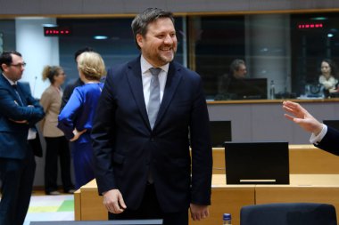 Dışişleri Bakanı Wojciech Gerwel, AB dışişleri bakanlarının 13 Kasım 2023 'te Brüksel, Belçika' daki Avrupa Konseyi binasına bir toplantısı için geldi.