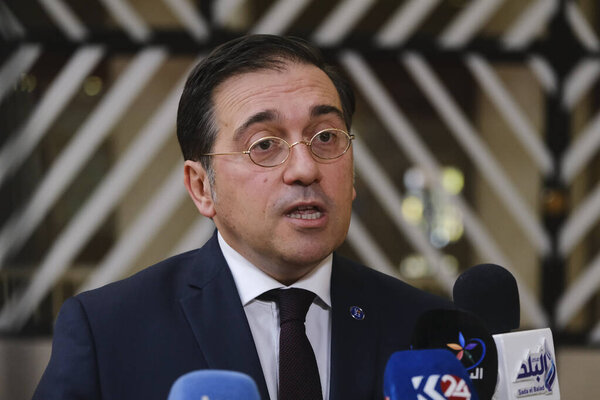 Министр иностранных дел Жозе Мануэль Альбарес Буэно прибыл на встречу министров иностранных дел ЕС в здание Европейского совета в Брюсселе, Бельгия, 13 ноября 2023 года