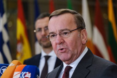 Savunma Bakanı Boris Pistorius, AB dışişleri ve savunma bakanlarının 14 Kasım 2023 'te Brüksel, Belçika' daki Avrupa Konseyi binasına bir toplantısı için geldi..