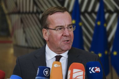 Savunma Bakanı Boris Pistorius, AB dışişleri ve savunma bakanlarının 14 Kasım 2023 'te Brüksel, Belçika' daki Avrupa Konseyi binasına bir toplantısı için geldi..