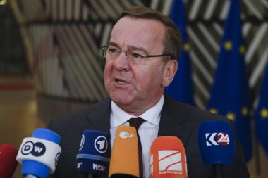 Savunma Bakanı Boris Pistorius, AB dışişleri ve savunma bakanlarının 14 Kasım 2023 'te Brüksel, Belçika' daki Avrupa Konseyi binasına bir toplantısı için geldi..