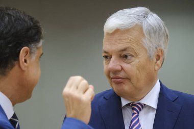 AB Komiseri Didier REYNDERS 15 Kasım 2023 'te Brüksel, Belçika' daki Avrupa Genel İşler Konseyi 'ne katılmak üzere ülkeye geldi..