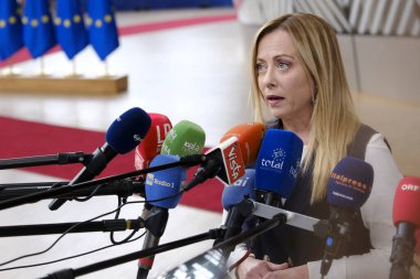 İtalya Başbakanı Giorgia Meloni AB Zirvesi için 27 Ekim 2023 'te Brüksel, Belçika' daki AB genel merkezine geldi..