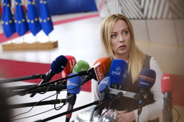 İtalya Başbakanı Giorgia Meloni AB Zirvesi için 27 Ekim 2023 'te Brüksel, Belçika' daki AB genel merkezine geldi..