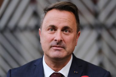 Lüksemburg Başbakanı Xavier Bettel AB Zirvesi için 27 Ekim 2023 'te Brüksel, Belçika' daki AB genel merkezine geldi..