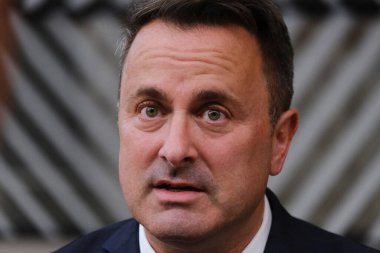 Lüksemburg Başbakanı Xavier Bettel AB Zirvesi için 27 Ekim 2023 'te Brüksel, Belçika' daki AB genel merkezine geldi..