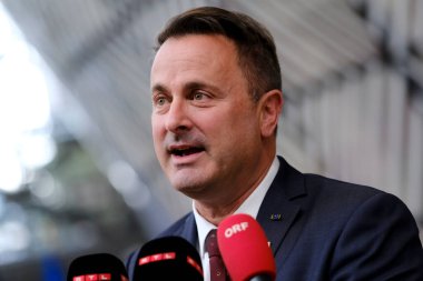 Lüksemburg Başbakanı Xavier Bettel AB Zirvesi için 27 Ekim 2023 'te Brüksel, Belçika' daki AB genel merkezine geldi..