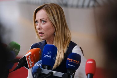 İtalya Başbakanı Giorgia Meloni AB Zirvesi için 27 Ekim 2023 'te Brüksel, Belçika' daki AB genel merkezine geldi..