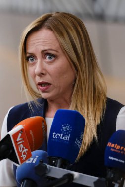 İtalya Başbakanı Giorgia Meloni AB Zirvesi için 27 Ekim 2023 'te Brüksel, Belçika' daki AB genel merkezine geldi..