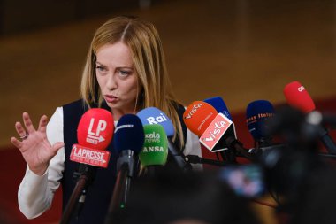 İtalya Başbakanı Giorgia Meloni AB Zirvesi için 27 Ekim 2023 'te Brüksel, Belçika' daki AB genel merkezine geldi..