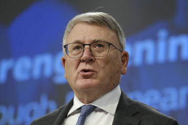 AB İcra Kurulu Başkan Yardımcısı Valdis DOMBROVSKIS ve AB Komisyon Üyesi Nicolas SCHMIT 'nin Brüksel' deki Avrupa İş Konseyi Direktifi, Belçika 'nın 24 Ocak 2024 tarihli gözden geçirmesi konulu basın toplantısı.