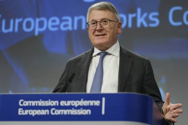 AB İcra Kurulu Başkan Yardımcısı Valdis DOMBROVSKIS ve AB Komisyon Üyesi Nicolas SCHMIT 'nin Brüksel' deki Avrupa İş Konseyi Direktifi, Belçika 'nın 24 Ocak 2024 tarihli gözden geçirmesi konulu basın toplantısı.