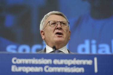 AB İcra Kurulu Başkan Yardımcısı Valdis DOMBROVSKIS ve AB Komisyon Üyesi Nicolas SCHMIT 'nin Brüksel' deki Avrupa İş Konseyi Direktifi, Belçika 'nın 24 Ocak 2024 tarihli gözden geçirmesi konulu basın toplantısı.