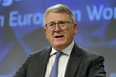 AB İcra Kurulu Başkan Yardımcısı Valdis DOMBROVSKIS ve AB Komisyon Üyesi Nicolas SCHMIT 'nin Brüksel' deki Avrupa İş Konseyi Direktifi, Belçika 'nın 24 Ocak 2024 tarihli gözden geçirmesi konulu basın toplantısı.