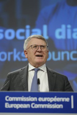 AB İcra Kurulu Başkan Yardımcısı Valdis DOMBROVSKIS ve AB Komisyon Üyesi Nicolas SCHMIT 'nin Brüksel' deki Avrupa İş Konseyi Direktifi, Belçika 'nın 24 Ocak 2024 tarihli gözden geçirmesi konulu basın toplantısı.