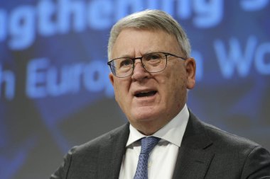 AB İcra Kurulu Başkan Yardımcısı Valdis DOMBROVSKIS ve AB Komisyon Üyesi Nicolas SCHMIT 'nin Brüksel' deki Avrupa İş Konseyi Direktifi, Belçika 'nın 24 Ocak 2024 tarihli gözden geçirmesi konulu basın toplantısı.