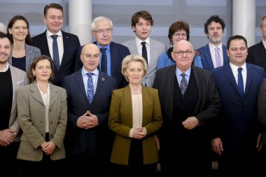 Belçika 'nın Brüksel kentinde 25 Ocak 2023 tarihinde çekilen aile fotoğrafı sırasında AB' de Tarım Geleceği Stratejik Diyalogunun İlk Toplantısına Katılımcılar.