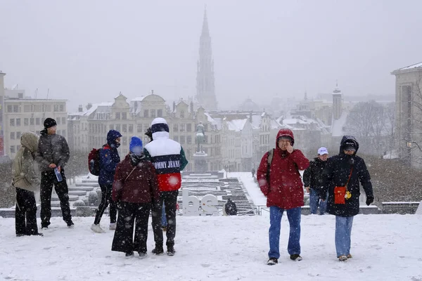 People Walk Central Brussels Heavy Snowfall Belgium January 2024 — Stock Photo, Image
