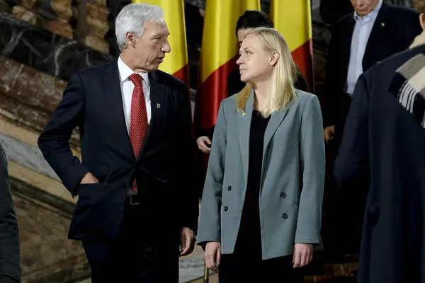 Dışişleri bakanları, AB Dışişleri Bakanlarının 3 Şubat 2024 'te Brüksel, Belçika' da yaptıkları gayri resmi toplantıda aile fotoğrafı için poz vermeye geliyorlar..