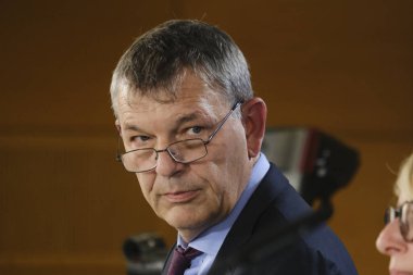 BM Filistin mülteci dairesi UNRWA başkanı Philippe Lazzarini, 12 Şubat 2024 'te Brüksel, Belçika' da düzenlenen gayrı resmi AB Kalkınma Bakanları Konseyi sırasında basın toplantısına katıldı..