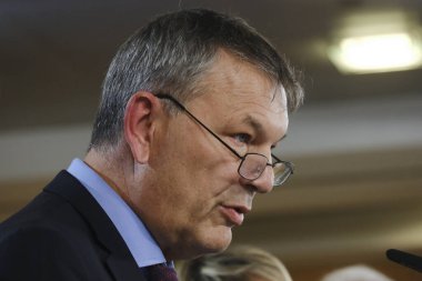 BM Filistin mülteci dairesi UNRWA başkanı Philippe Lazzarini, 12 Şubat 2024 'te Brüksel, Belçika' da düzenlenen gayrı resmi AB Kalkınma Bakanları Konseyi sırasında basın toplantısına katıldı..