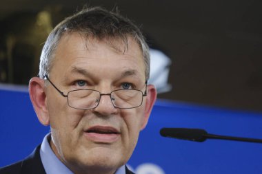 BM Filistin mülteci dairesi UNRWA başkanı Philippe Lazzarini, 12 Şubat 2024 'te Brüksel, Belçika' da düzenlenen gayrı resmi AB Kalkınma Bakanları Konseyi sırasında basın toplantısına katıldı..