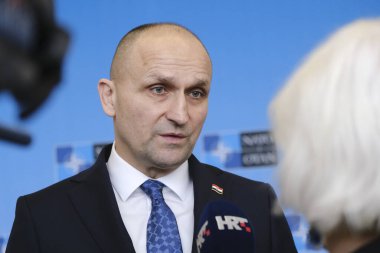 Savunma Bakanı İvan Anusiç, NATO Savunma bakanlarının 15 Şubat 2024 'te Brüksel, Belçika' daki NATO karargahında yaptıkları toplantı sonrasında düzenlenen basın toplantısında.