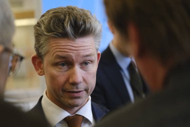 Savunma Bakanı Pal Jonson, NATO Savunma Bakanlarının 15 Şubat 2024 'te Brüksel, Belçika' daki NATO karargahında yaptıkları toplantı sonrasında düzenlenen basın toplantısında.