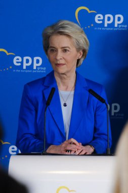 AB Komisyonu Başkanı Ursula von der Leyen 21 Şubat 2024 'te Brüksel, Belçika' daki Avrupa Parlamentosu 'nda merkez sağ Avrupa EPP Başkanı ile düzenlediği basın toplantısında medyaya konuştu..