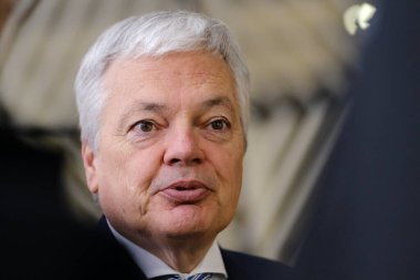 AB Komiseri Didier Reynders 5 Mart 2023 'te Brüksel, Belçika' daki AB Adalet Konseyi 'ne katılmak üzere geliyor..