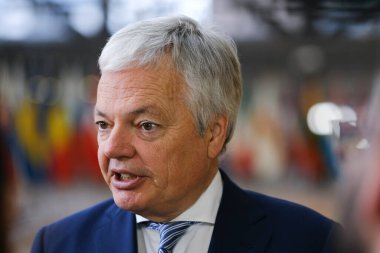 AB Komiseri Didier Reynders 5 Mart 2023 'te Brüksel, Belçika' daki AB Adalet Konseyi 'ne katılmak üzere geliyor..