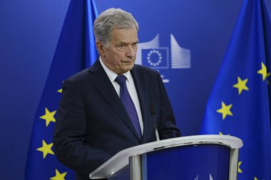 AB Komisyonu Başkanı Ursula von der Leyen 'in eski Finlandiya Cumhurbaşkanı Sauli Niinisto ile 20 Mart 2024' te Brüksel, Belçika 'daki AB genel merkezinde yaptığı basın toplantısında.