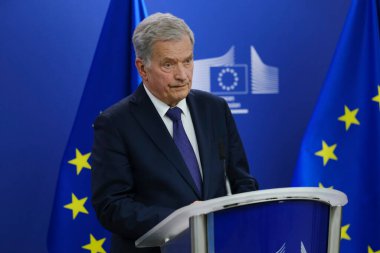 AB Komisyonu Başkanı Ursula von der Leyen 'in eski Finlandiya Cumhurbaşkanı Sauli Niinisto ile 20 Mart 2024' te Brüksel, Belçika 'daki AB genel merkezinde yaptığı basın toplantısında.