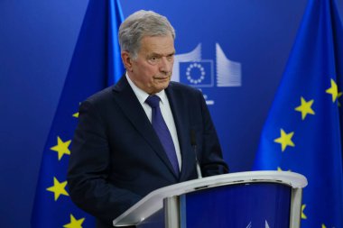AB Komisyonu Başkanı Ursula von der Leyen 'in eski Finlandiya Cumhurbaşkanı Sauli Niinisto ile 20 Mart 2024' te Brüksel, Belçika 'daki AB genel merkezinde yaptığı basın toplantısında.