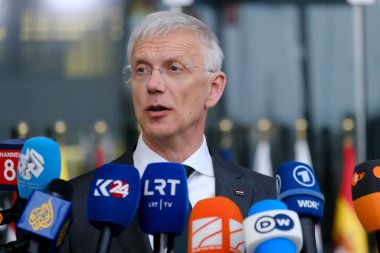 Dışişleri Bakanı Krisjanis Karins, 3 Nisan 2024 'te Belçika' nın Brüksel kentindeki NATO genel merkezinde gerçekleşen NATO dışişleri bakanları toplantısı öncesinde basın mensuplarına konuştu..