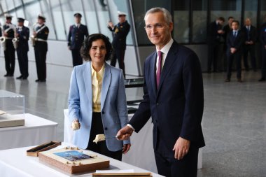 NATO Genel Sekreteri Jens Stoltenberg ve Dışişleri Bakanı Hacı Lahbib, NATO 'nun 4 Nisan 2024' te Brüksel, Belçika 'daki NATO genel merkezinde 75. kuruluş yıldönümü münasebetiyle düzenlenen törende pasta kestiler.. 