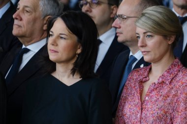 Dışişleri Bakanı Melanie Joly, 4 Nisan 2024 'te Belçika' nın Brüksel kentindeki NATO karargahında düzenlenen 75. yıldönümü münasebetiyle düzenlenen törende. 