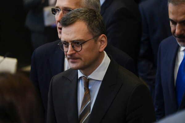 Министр иностранных дел Дмитрий Кулеба прибыл на встречу министров иностранных дел НАТО в штаб-квартире НАТО в Брюсселе, Бельгия, 4 апреля 2024 года.