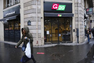 30 Mart 2024 'te Paris, Fransa' daki G20 süpermarketinin dış görüntüsü.