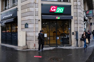30 Mart 2024 'te Paris, Fransa' daki G20 süpermarketinin dış görüntüsü.