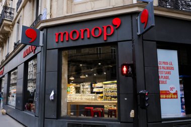 Paris, Fransa 'daki Monop mağazasının dış görünüşü, 31 Mart 2024.