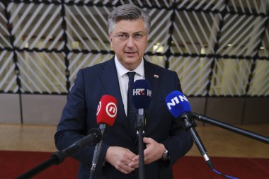 Hırvatistan Başbakanı Andrej Plenkoviç 18 Nisan 2024 'te Brüksel, Belçika' da düzenlenen gayrı resmi Avrupa Birliği liderleri zirvesinde basına konuştu.