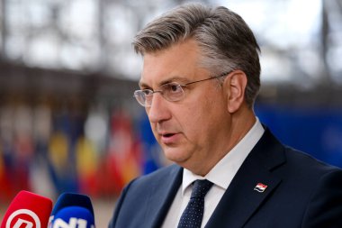 Hırvatistan Başbakanı Andrej Plenkoviç 18 Nisan 2024 'te Brüksel, Belçika' da düzenlenen gayrı resmi Avrupa Birliği liderleri zirvesinde basına konuştu.
