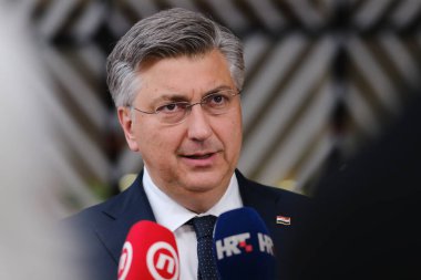 Hırvatistan Başbakanı Andrej Plenkoviç 18 Nisan 2024 'te Brüksel, Belçika' da düzenlenen gayrı resmi Avrupa Birliği liderleri zirvesinde basına konuştu.