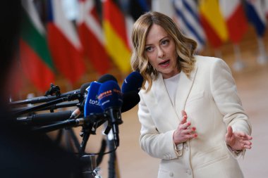 İtalya Başbakanı Giorgia Meloni 18 Nisan 2024 'te Brüksel, Belçika' da düzenlenen gayrı resmi Avrupa Birliği liderleri zirvesinde basına konuştu..