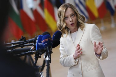 İtalya Başbakanı Giorgia Meloni 18 Nisan 2024 'te Brüksel, Belçika' da düzenlenen gayrı resmi Avrupa Birliği liderleri zirvesinde basına konuştu..