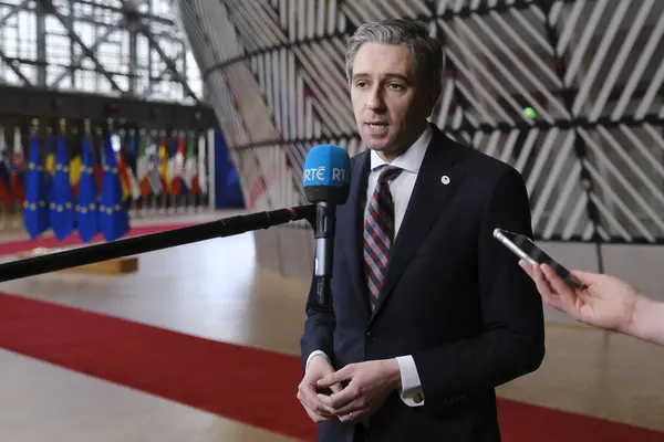 아일랜드의 사이먼 해리스는 브뤼셀 벨기에에서 비공식 지도자 회의에 2024 스톡 사진