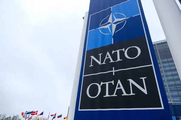 Naton Päämaja Brysselissä Belgiassa Huhtikuuta 2024 — kuvapankkivalokuva