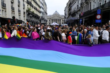 Belçika 'nın başkenti Brüksel' de 18 Mayıs 2024 'te lezbiyen, eşcinsel, biseksüel ve transseksüel eğilimli insanların bir tezahürü olan 