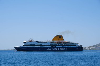 3 Mayıs 2024 'te Yunanistan' ın Naxos limanında bir Mavi Yıldız nakliye şirketi görüldü..